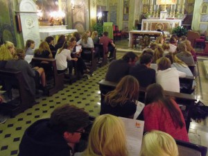 De leerlingen van het Sint Vituscollege te Bussum buigen zich over situaties uit het dagelijks leven in Rome.