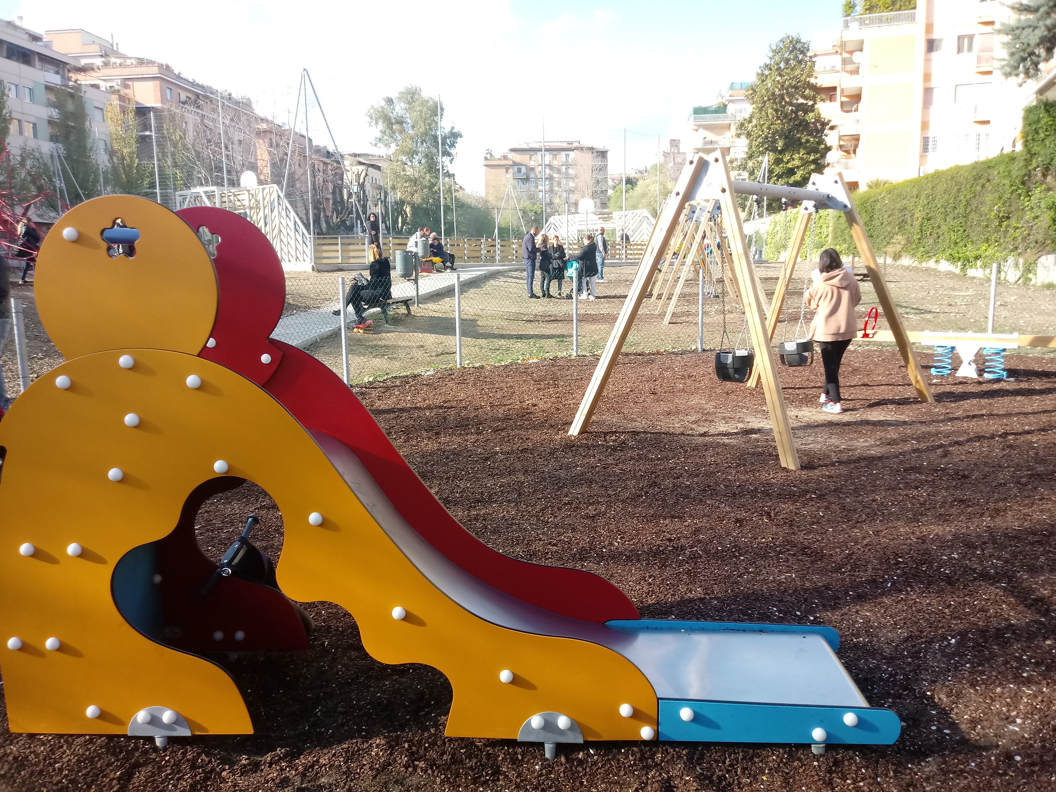 De spiksplinternieuwe speeltuin bij station Quattro Venti