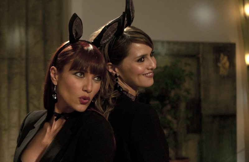 Paola Cortellesi en Anna Foglietta als gezelschapsdames.